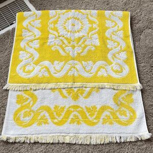 VTG St Mary’s Yellow White Medallion Terry Bath Towel Fringe 42x24 USA